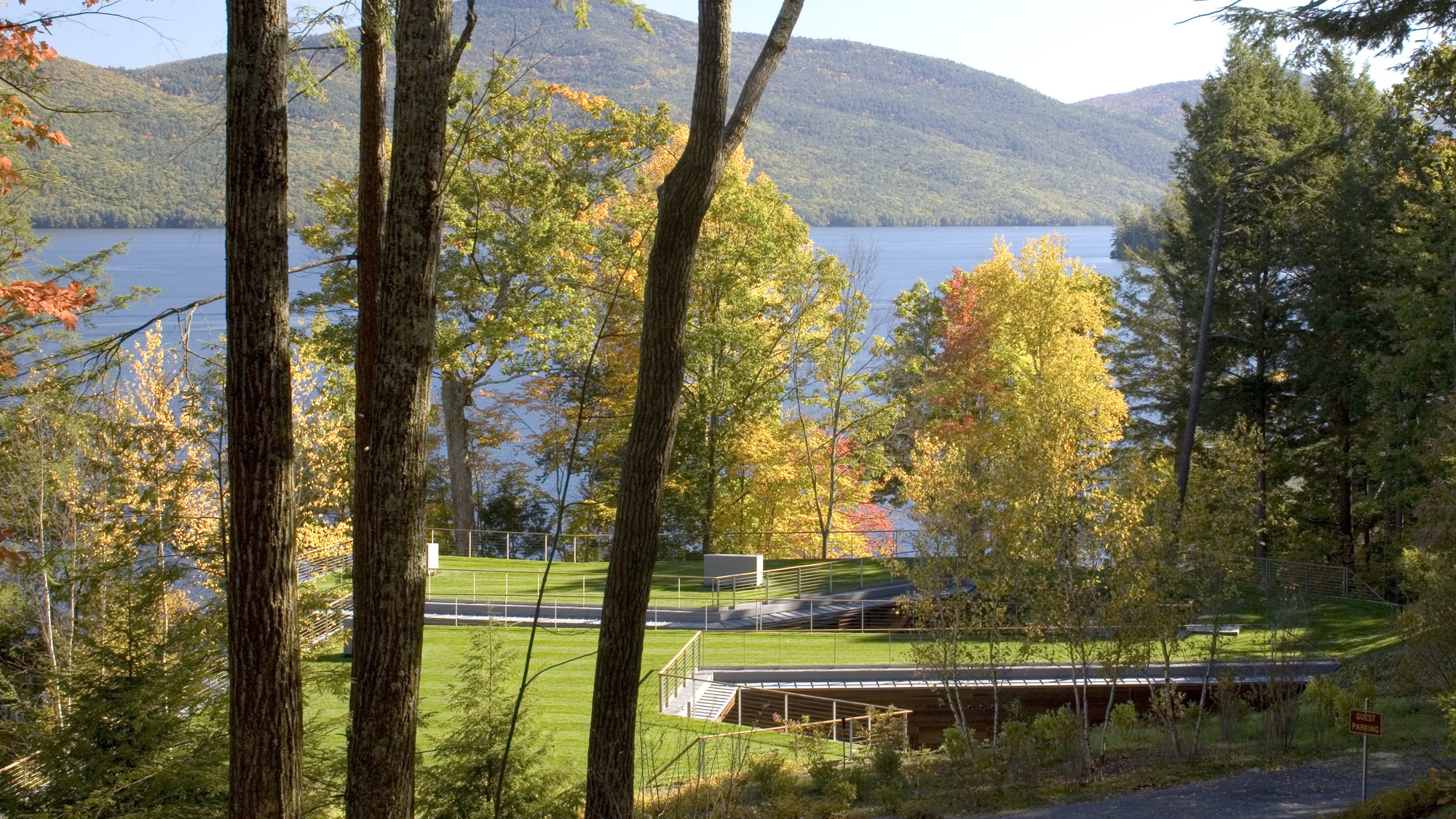 Дизайн частного дома Lakeside Retreat от студии GLUCK+