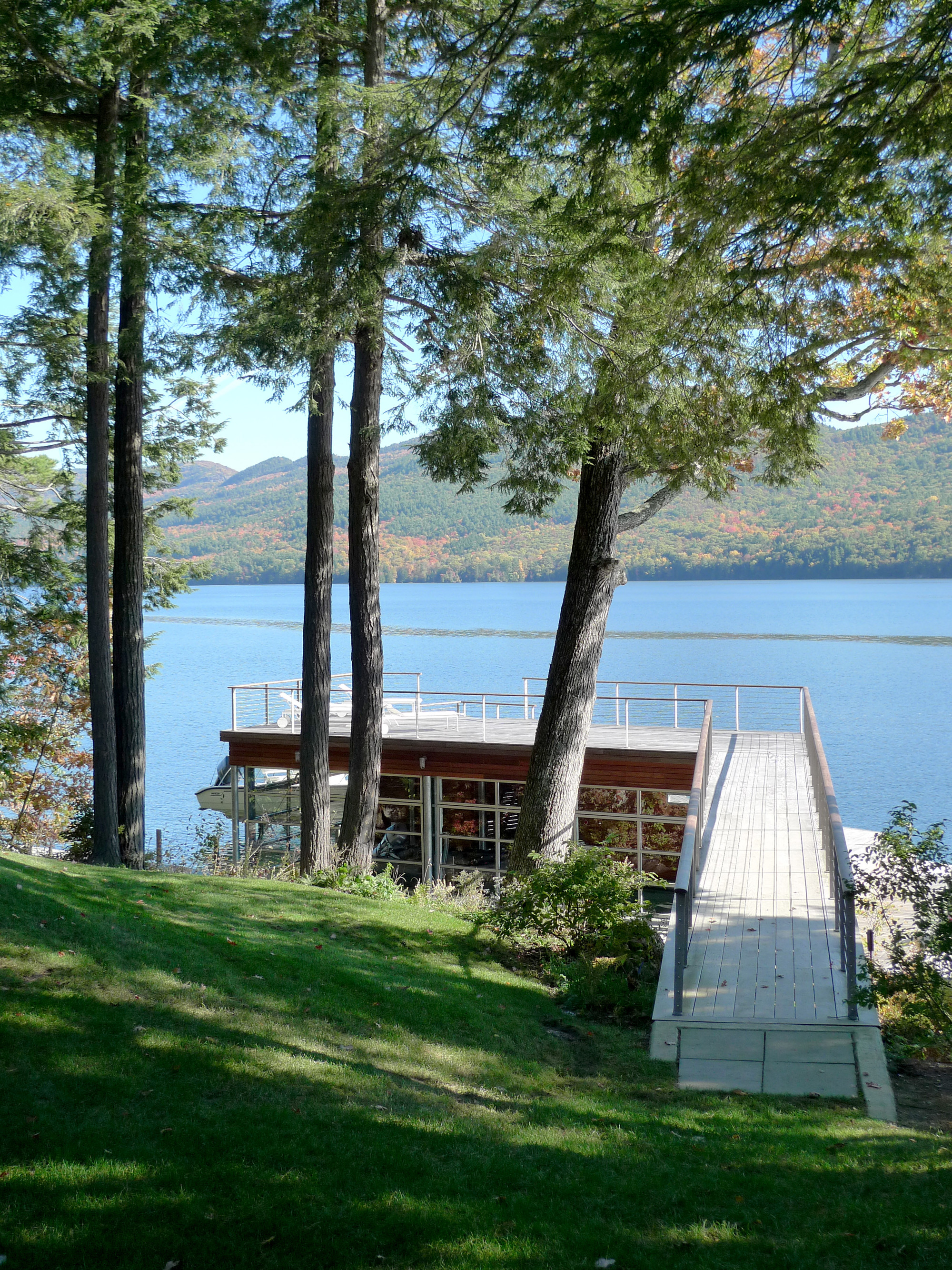 Дизайн частного дома Lakeside Retreat от студии GLUCK+
